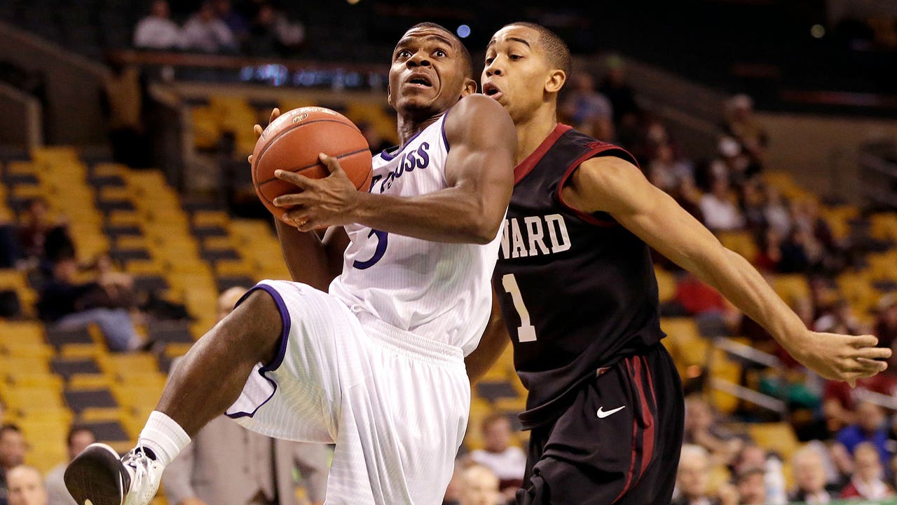 Fun while it lasted: No. 25 Harvard falls to Holy Cross in second game